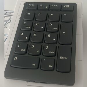 NEW IN BOX – Lenovo Go Wireless Numeric Keypad